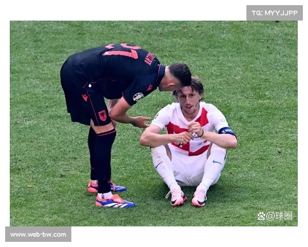 老将莫德里奇德比战后拥抱对手，疑似告别倒计时